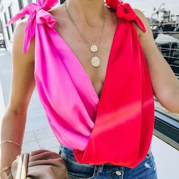 Gorjana Set of 2 Stackable Necklaces Medallion Necklace + Compass Necklace - Picture 6 of 12